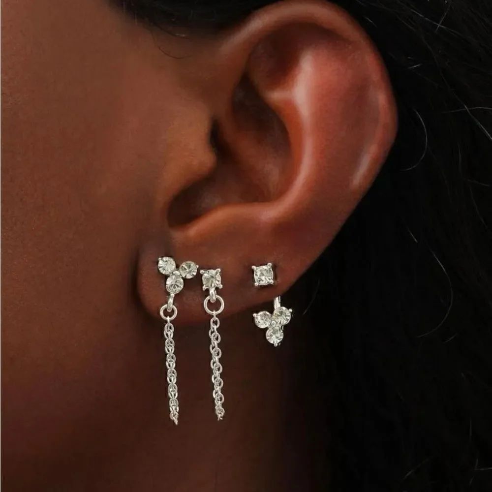 Diamond stud earrings S272